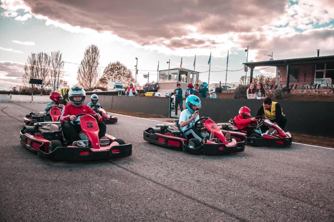 La Villa Del Karting El Teso Exteriör bild